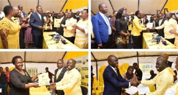 Ababaka 19 beebesowoddeyo okusaba kaadi ya NRM - okuvuganya ku kifo kya Sipiika wa parliament eye 12 n'omumyuka we
