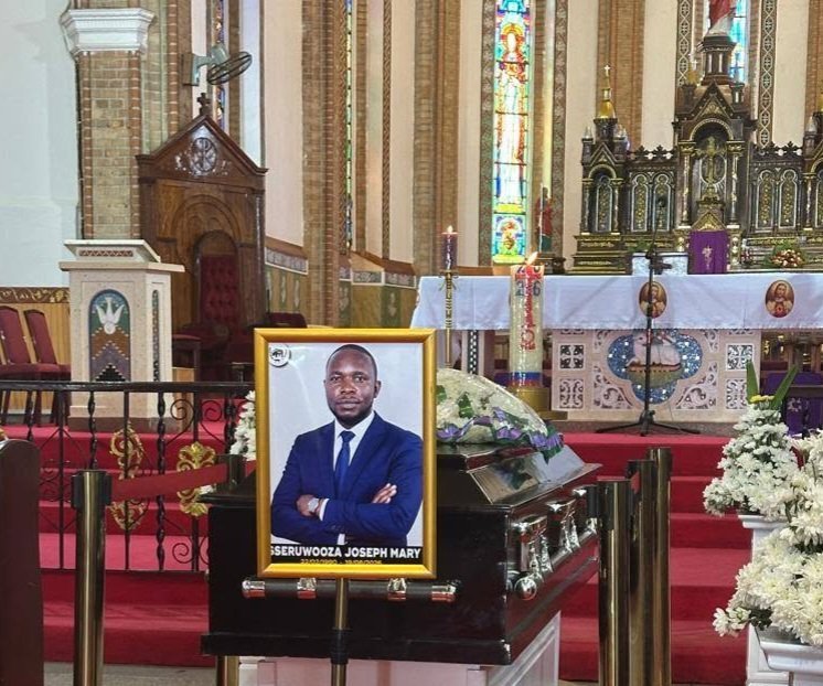 Abadde omukozi wa BBS Terefayina Joseph Sseruwooza bamutenderezza ng'omukozi abadde ow'embala- bamusabidde mu lutikko e Lubaga