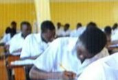 Abamu ku bayizi ba S.4 e Buvuma ebigezo babitaandise kikeerezi olw’empewo ebadde ekunta ku nnyanja