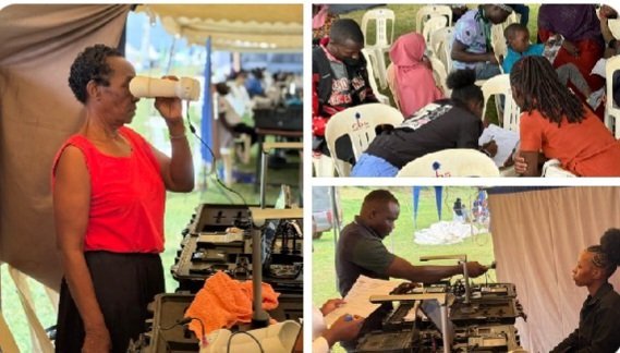 Abantu abewandiisa okufuna endagamuntu z'eggwanga mu kitongole kya NIRA bajjumbidde - bali mu mwoleso gwa CBS Pewosa oguli mu Lubiri e Mengo