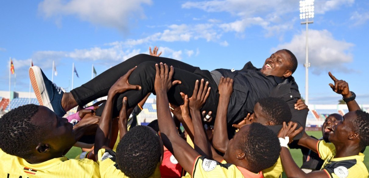 Abatendesi b’omupiira basatu bebasunsuddwa okuvuganya ku ngule y’omitendesi eyasiinga mu 2024