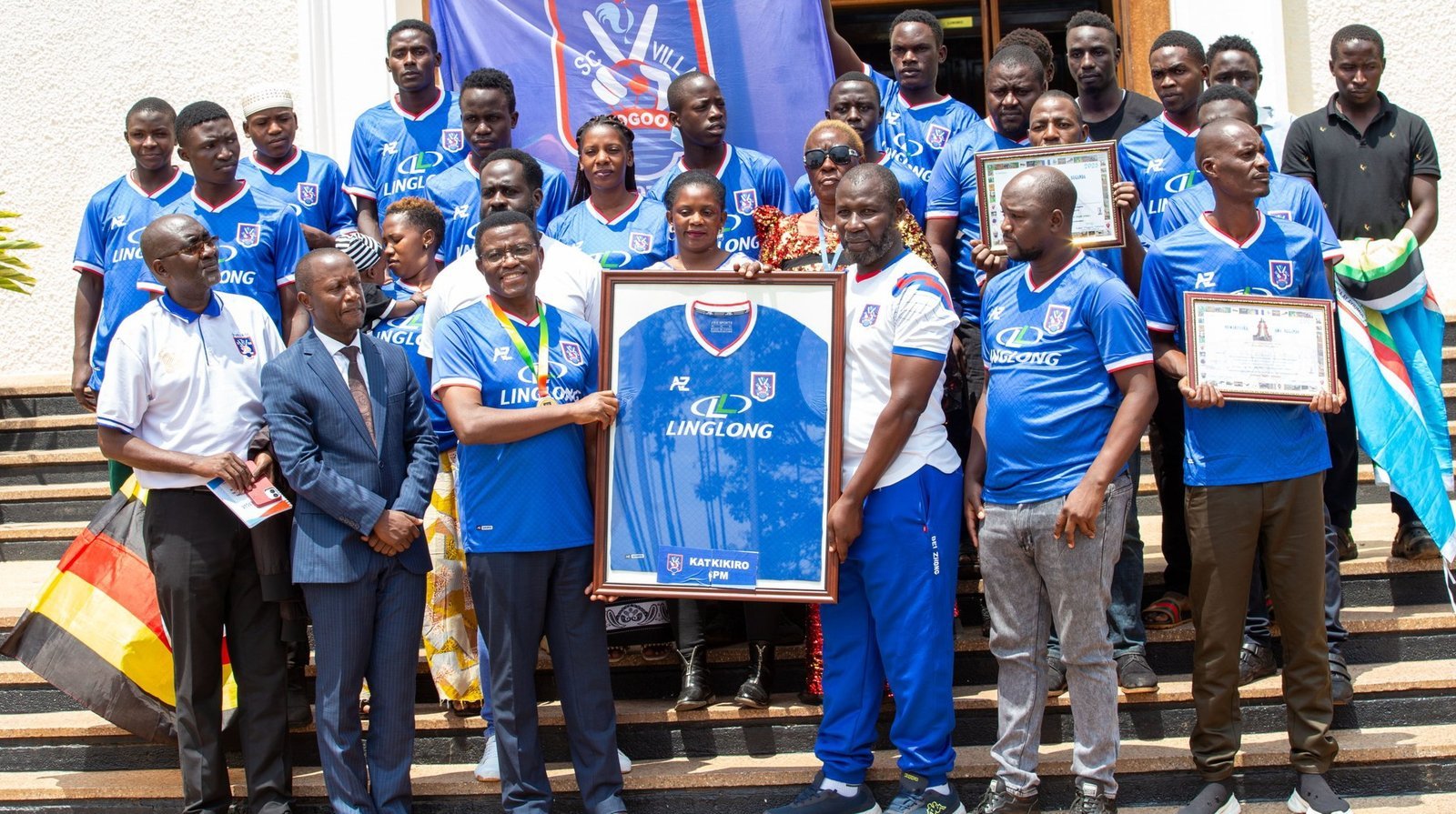 Abawagizi ba Villa Jjogo Ssalongo bakiise embuga - basisinkanye Katikkiro Mayiga eyatandika okuwagira ttiimu eno mu 1982