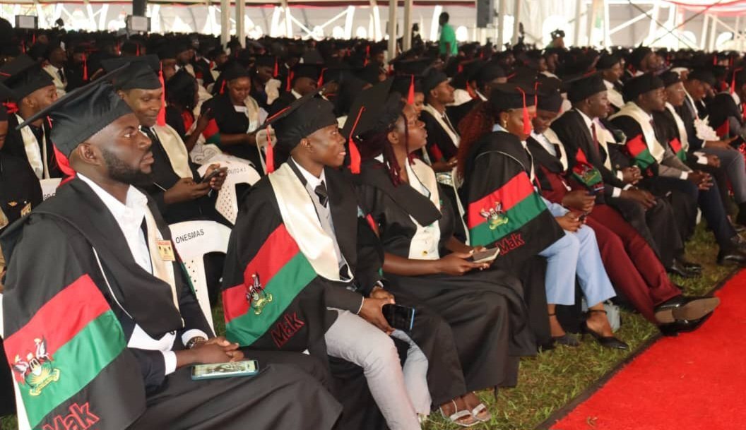 Abayizi 9,295 bebatikiddwa e Makerere University ku matikkira ag'omulundi ogwa 76 - abayizi 213 bafunye PhD