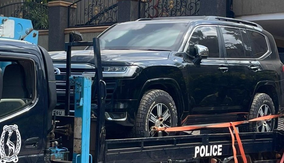 Ab'ebyokwerinda baboye emmotoka endala 3 ez'abadde sipiika wa Parliament Annet Anitah Among okuva mu maka ge e Nakasero