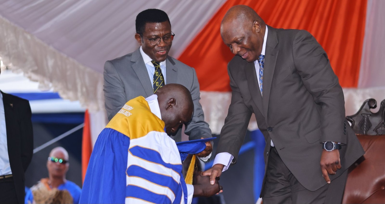 Basajjamivule John ye Muzira mu Bazira w'Entanda ya Buganda 2025 - Ssaabasajja Kabaka amukwasizza ekyapa ky'ettaka mu Nkuuka Bwaguuga