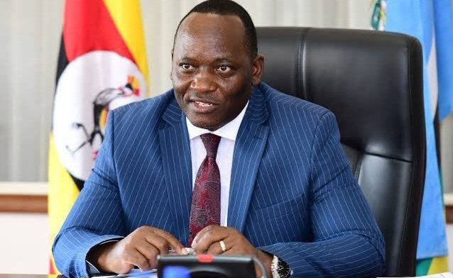 Commissioner wa Parliament Mpuuga Nsamba aweze okuwawabira president wa NUP Robert Kyagulanyi n’omubaka Allan Ssewannyana olw’okumulebula