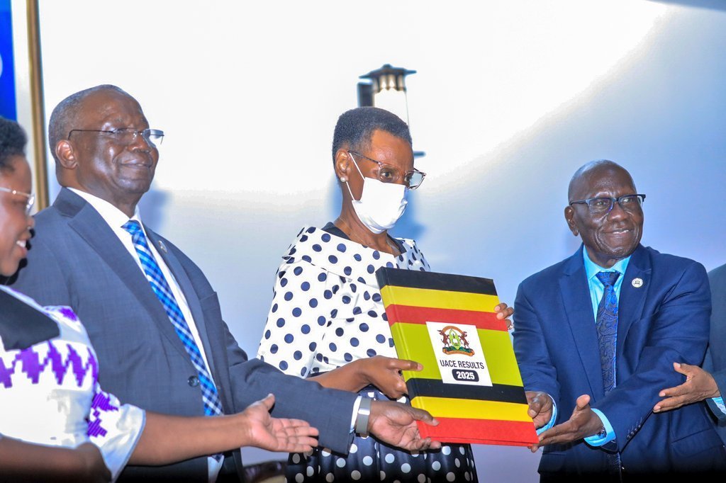 Ebigezo by'abayizi abatuula UACE 2026 bikomyewo - abayizi beyongedde okukola amasomo ga science n'okugayita