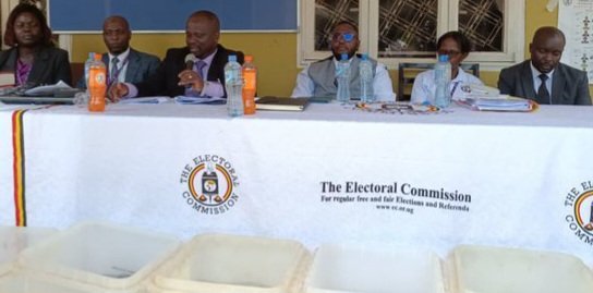Eby'okuddamu okubala obululu bw'omubaka wa parliament owa Kalungu West bijulidde - ebbookisi z'obululu ezimu zibadde zaasumulukuka