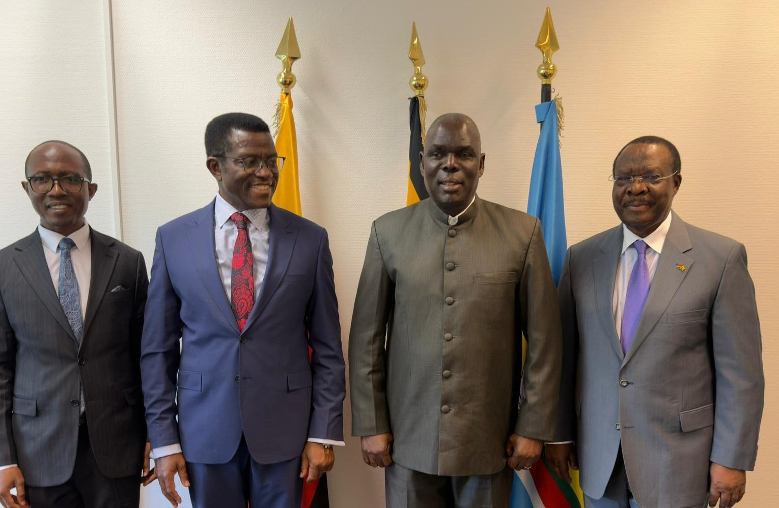 Katikkiro Mayiga akyaddeko ku kitebe kya Uganda mu Germany - abasabye okwongera okutunda eby'obuwangwa ku lukalala lw'ebyobulambuzi awamu n'okugaziya akatale k'emmwanyi za Uganda