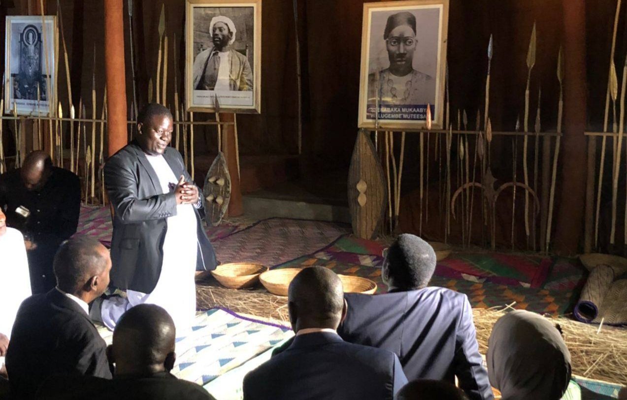 Katikkiro Mayiga alangiridde nti omulimu gw'okuzzaawo amasiro ge Kasubi guwedde oluvannyuma lw'emyaka 12 lwegaayokebwa omuliro - obulombolombo bwonna butuukiriziddwa