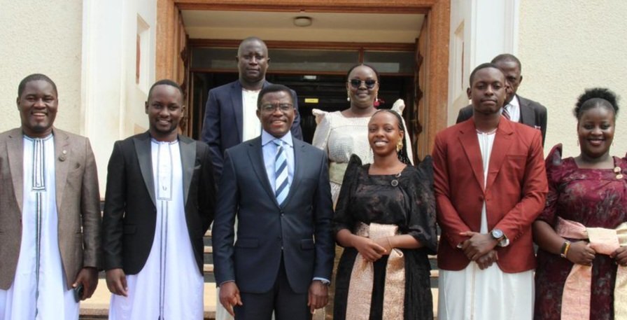 Katikkiro Mayiga awabudde abavubuka okukozesa emitimbagano obulungi okwekulaakulanya - mu kifo ky'okugikozesa okusiga obucaayi
