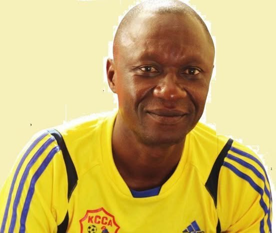 Mike Mutebi eyali omutendesi w'omupiira eyabadde abuze azuuliddwa - atwaliddwa mu ddwaliro okwongera okwekebejjebwa