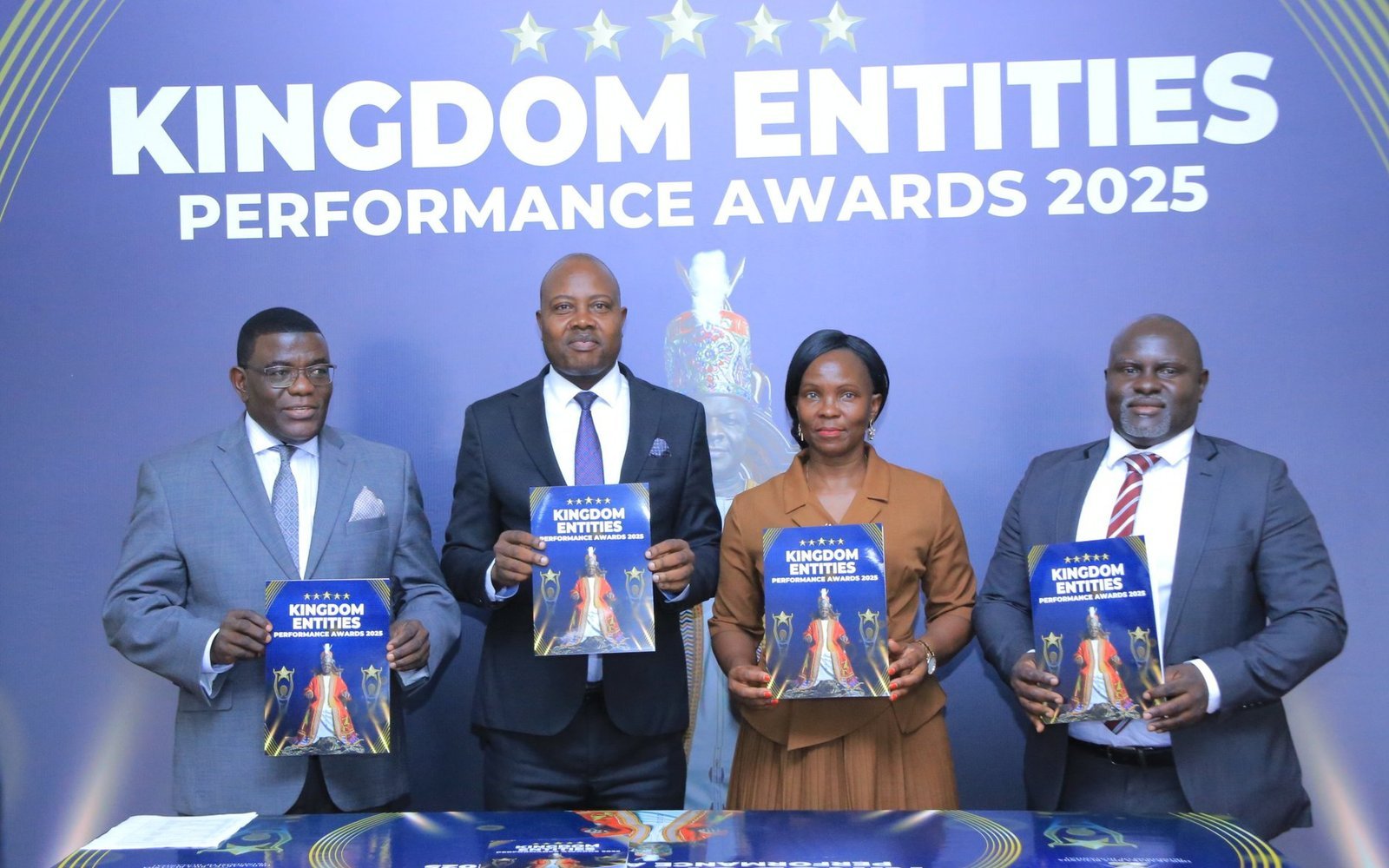 Obwakabaka bwa Buganda buwaddeyo ebirabo eri ebitongole byabwo ebyasiinga okukola obulungi emirimu mu 2025 - CBS eweereddwa ekirabo ekisukkulumye