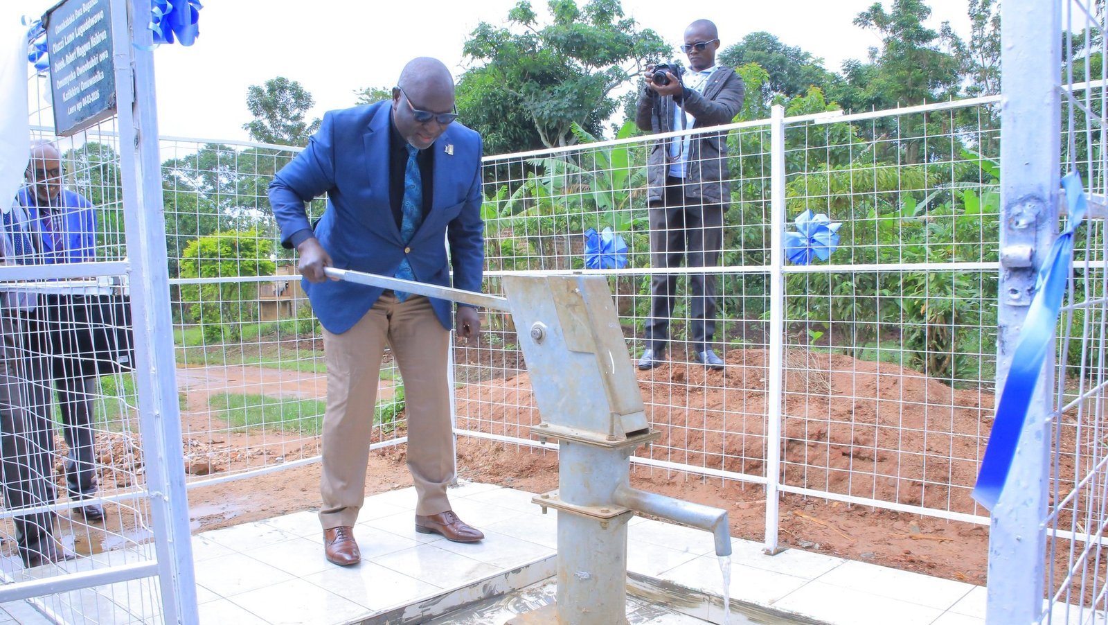 Obwakabaka bwa Buganda luzimbye oluzzi lwa Nnayikondo e Nnamaliiri - bayambiddwako aba Wells of Life