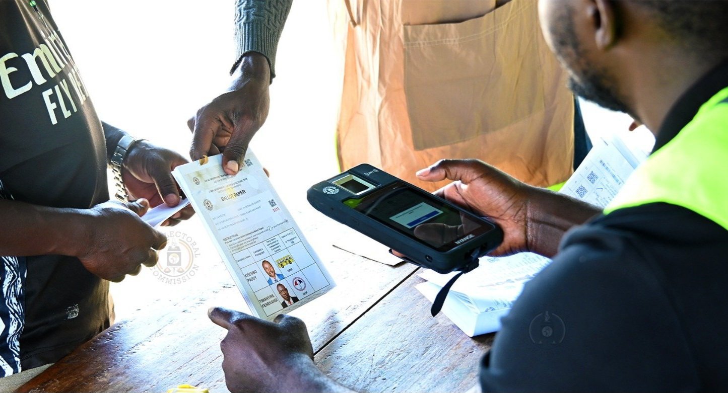 Okulonda ssentebe wa district ye Kikuube - obuuma bu biometric machines bwebukozeseddwa
