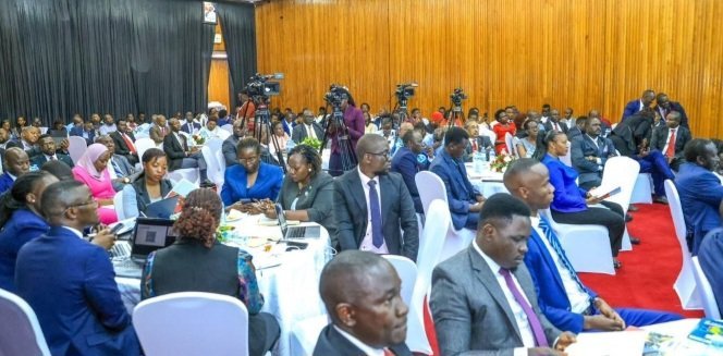 Oludda oluvuganya government mu parliament lwanjudde embalirira y'ensimbi ya Trillion 71.4 gyebagamba nti yeyandisobodde okuweereza eggwanga mu mwaka 2026/2027