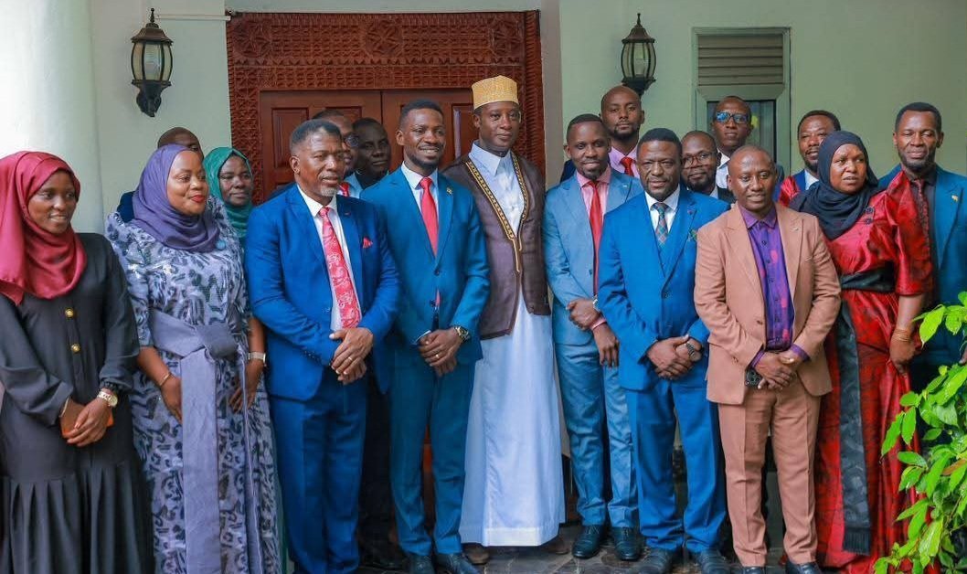 Omulangira Nakibinge asoomozezza abasirikale bakendeeze obukambwe baleke bannauganda balonde abakulembeze mu mirembe - abadde akyazizza Kyagulanyi Ssentamu