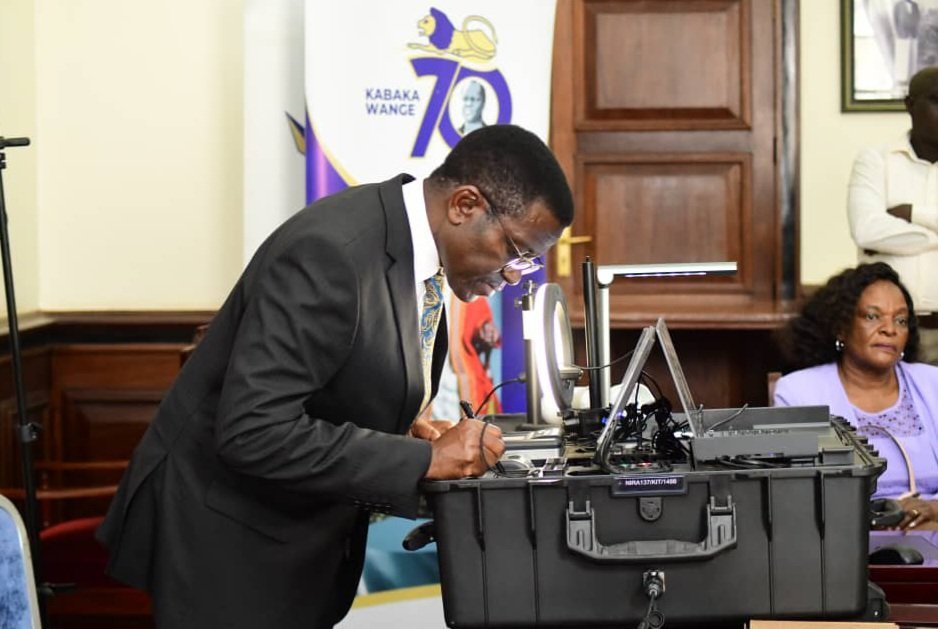 Omuwendo gw’abewandiisizza okuzza obuggya endagamuntu gukyali mutono – Katikkiro Mayiga akoowodde bannauganda bonna bajjumbire ng’ekiseera tekinayita