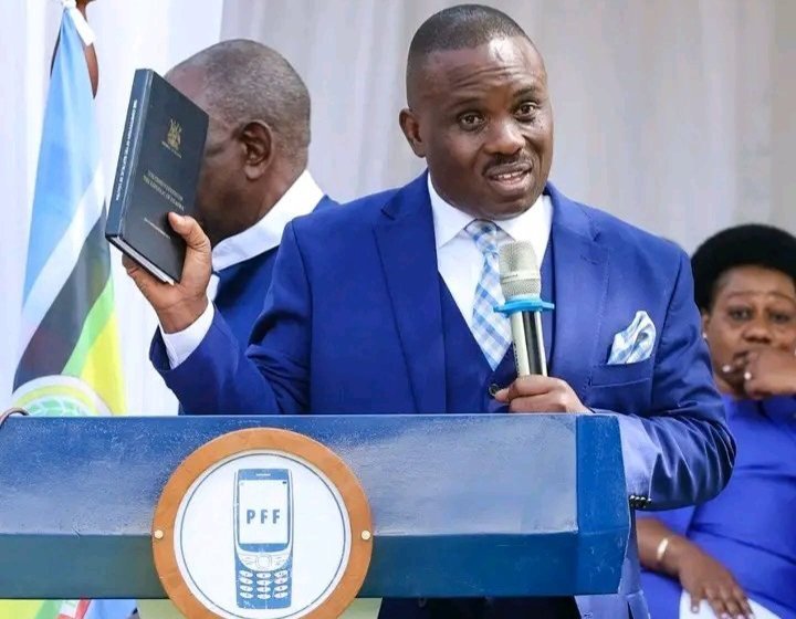 PFF eronze obukulembeze obuggya – Dr.Kiiza Besigye naalabula abali ku ludda oluvuganya abakozesebwa government