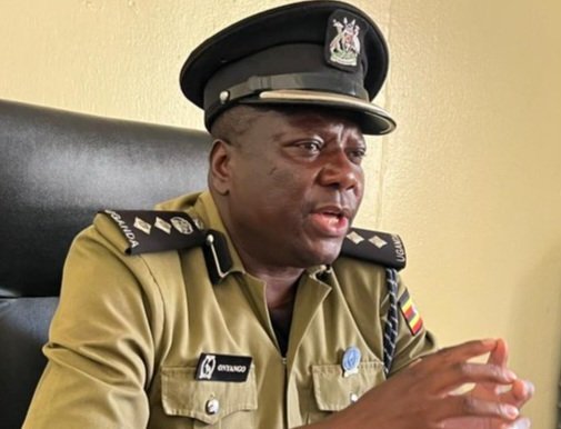 Police eyimirizza ebibinja by’abantu abatambula n’Abayimbi mu bivvulu – tebalina kusukka abantu 5