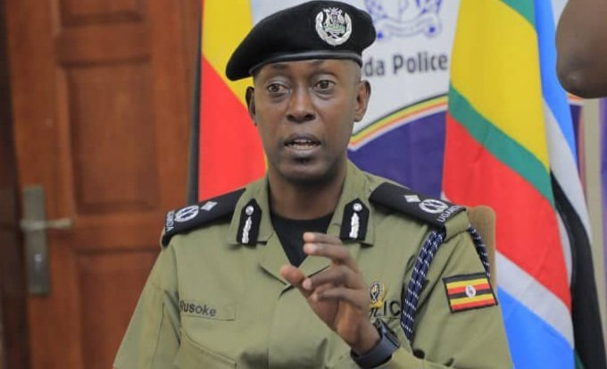 Police eyisizza ekiragiro ku bannabyabufuzi abakuba enkuηaana mu makubo saako okukozesa ambulance okubaggulira amakubo - boolekedde okukwatibwa