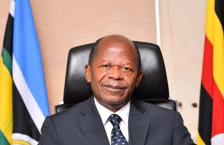 President Museveni alonze Dr.J.C Muyingo okugira ng'akolanga minister omujjuvu owa ministry y'ebyenjigiriza