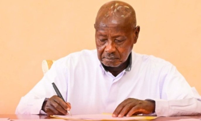 President Museveni atadde omukono ku mateeka 3 - gakuluηamya emiwendo gy'ebizimbe n'ettaka