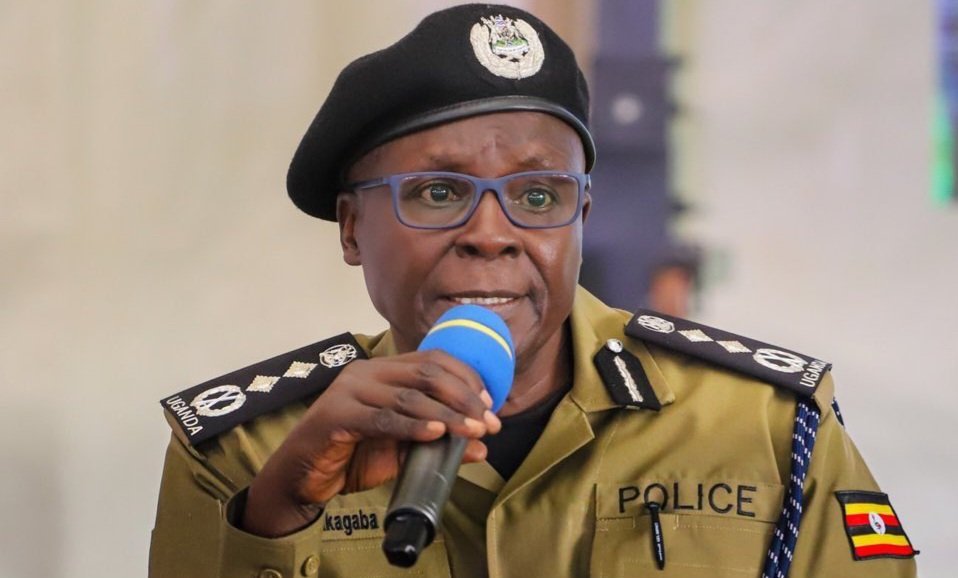 Ssaabaduumizi wa police ya Uganda Abbas Byakagaba akoze enkyukakyuka mu Police - abasirikale 433 bakyusiddwa