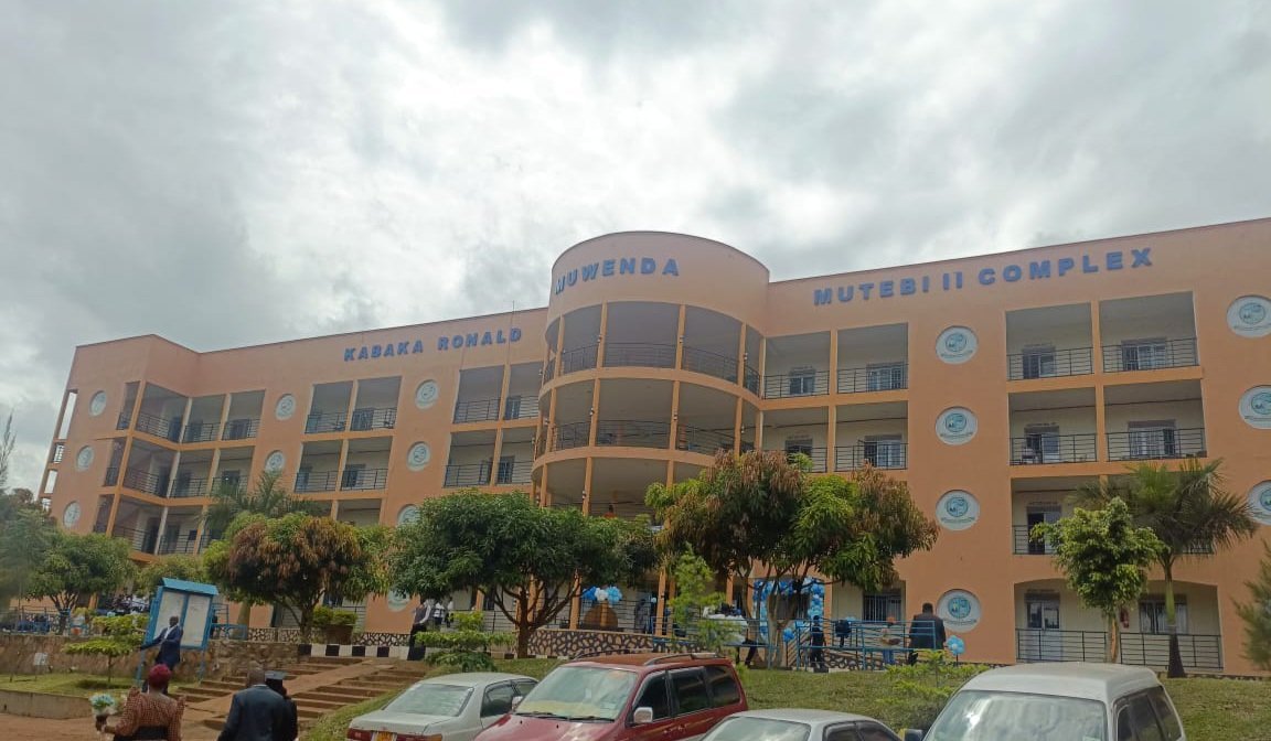 Ssaabasajja Kabaka asiimye nabbula ekizimbe mu mannya ge ku ttendekero ly’abasawo erya International Paramedical and Nursing school Maya - ku matikkira g'ettendekero ag'omulundi ogwokutaano