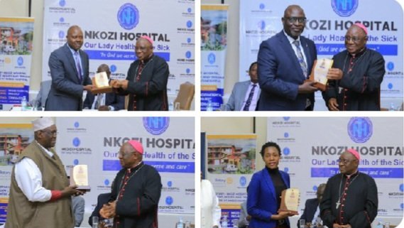 Ssaabasumba Paul Ssemogerere asiimye abavujjirizi b'enteekateeka y'okuzimba ekifo awagudde ku bubenje mu Nkozi Hospital - aba CBS baweereddwa amayinja ag'omuwendo okubasiima